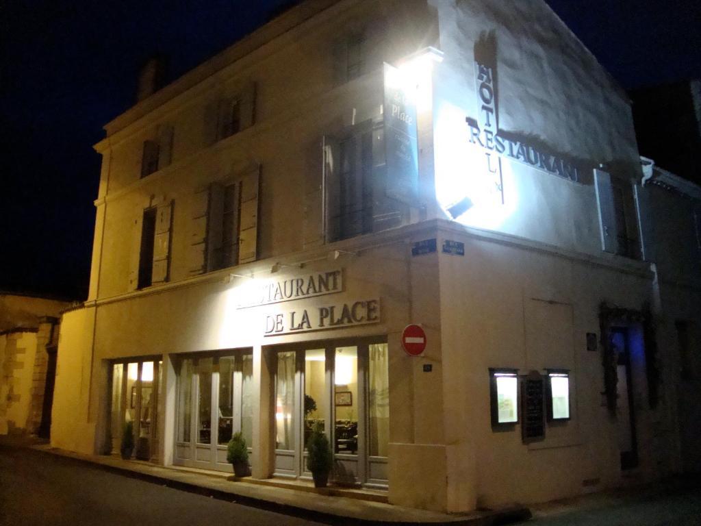 Hotel Restaurant De La Place Saint-Jean-dʼAngély 외부 사진